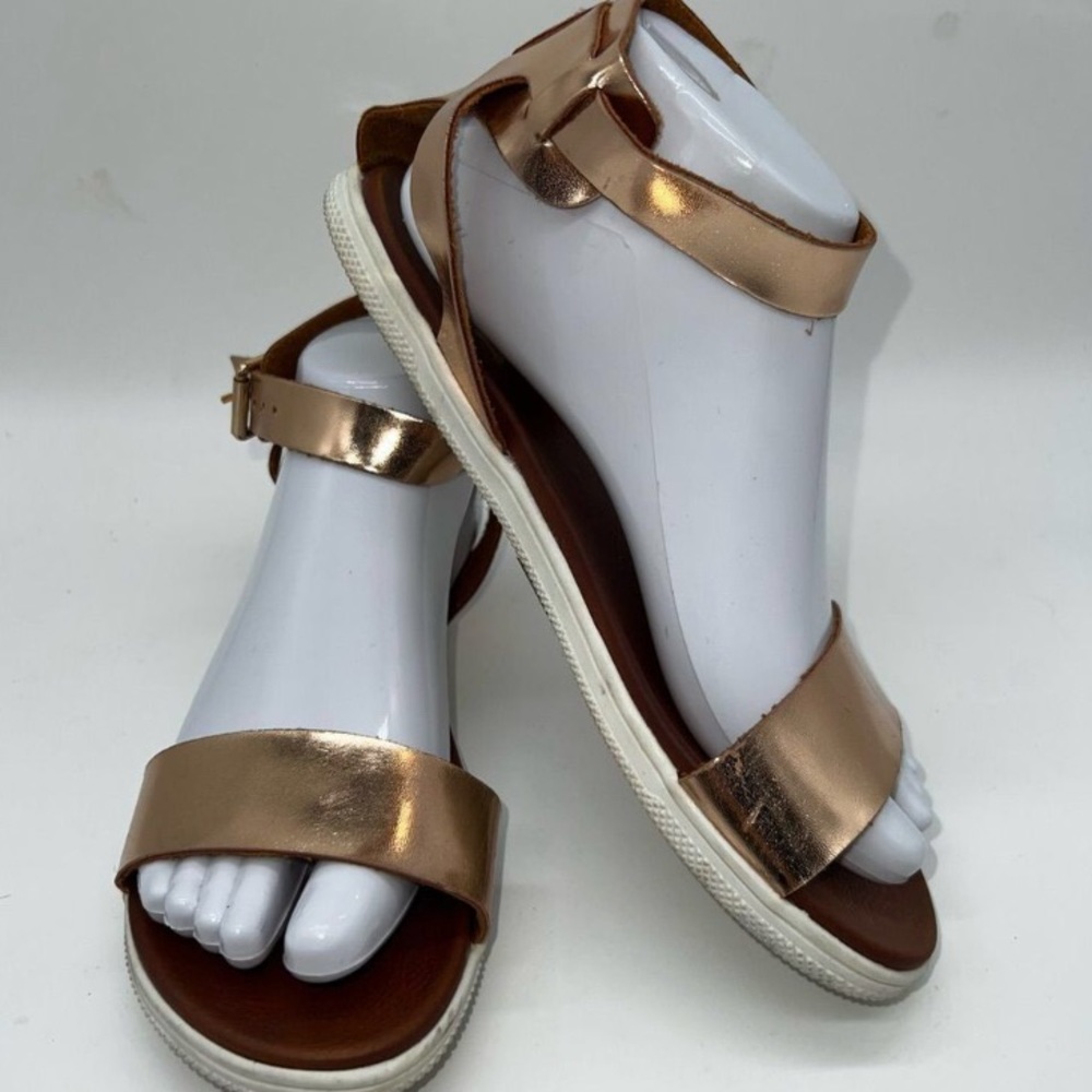 Mia rose gold with copper colors strap Sandals sz 9